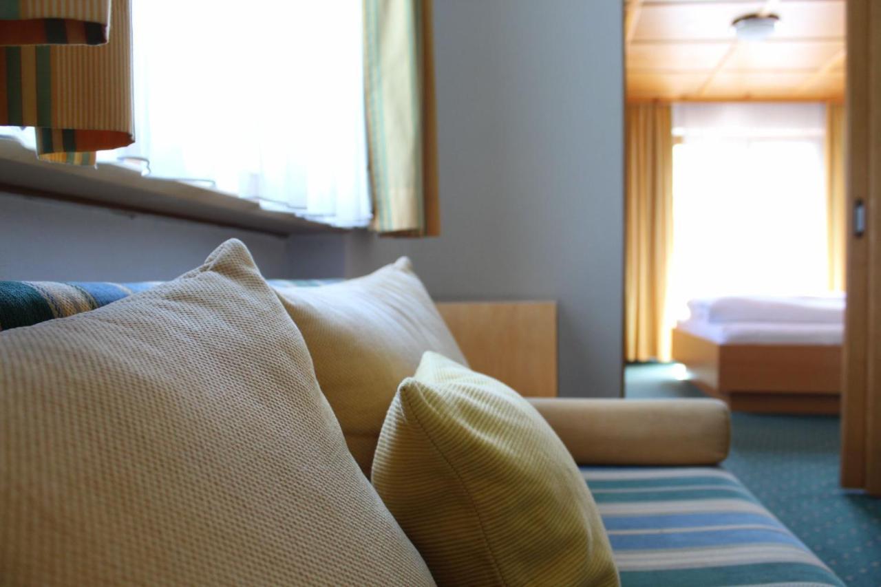 Wanderhotel Garni Cresta シュルンス エクステリア 写真